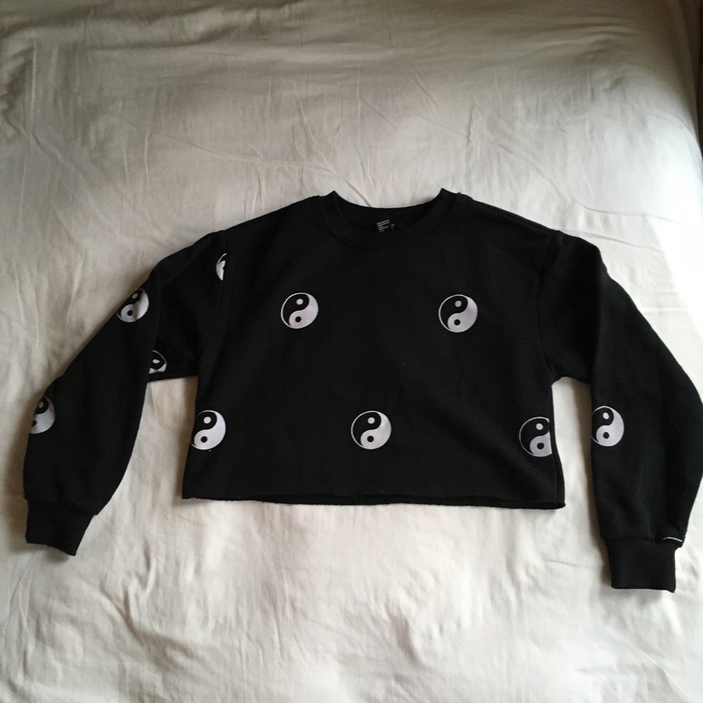 Cropped Yin Yang Sweater Pullover Black Forever 21